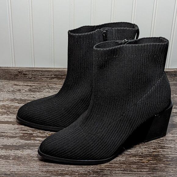 Torrid Women's Black Fabric Upper Block Heel Pointed Toe Ankle Boot Size 10 WW - Picture 3 of 7